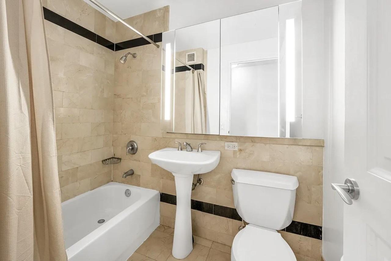 20 West St #15K - Photo 5 of 6