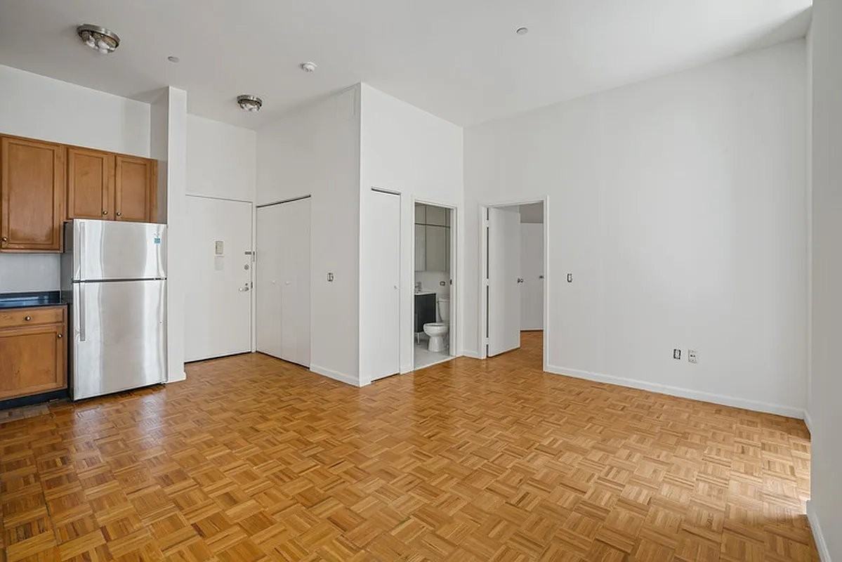 John St #11F - Photo 3 of 10