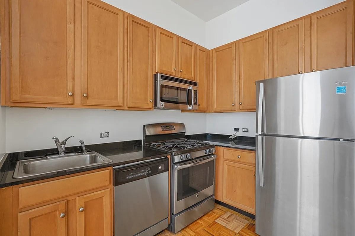 John St #11F - Photo 5 of 10