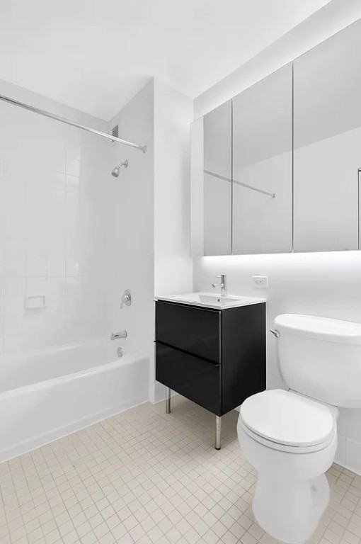 John St #4S - Photo 7 of 11