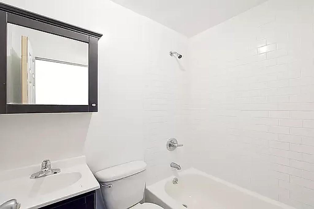 Essex St #5 - Photo 4 of 12