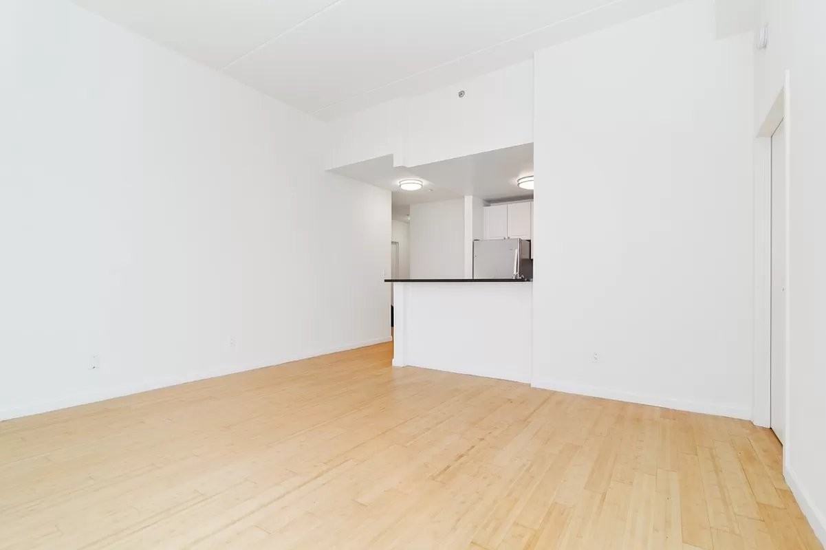 E 104th St #311 - Photo 4 of 9