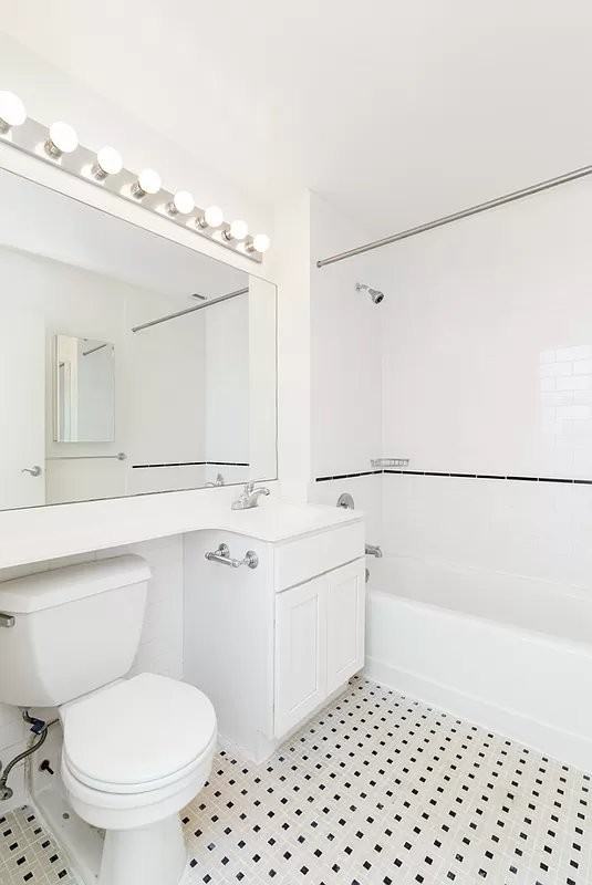 E 104th St #305 - Photo 6 of 8