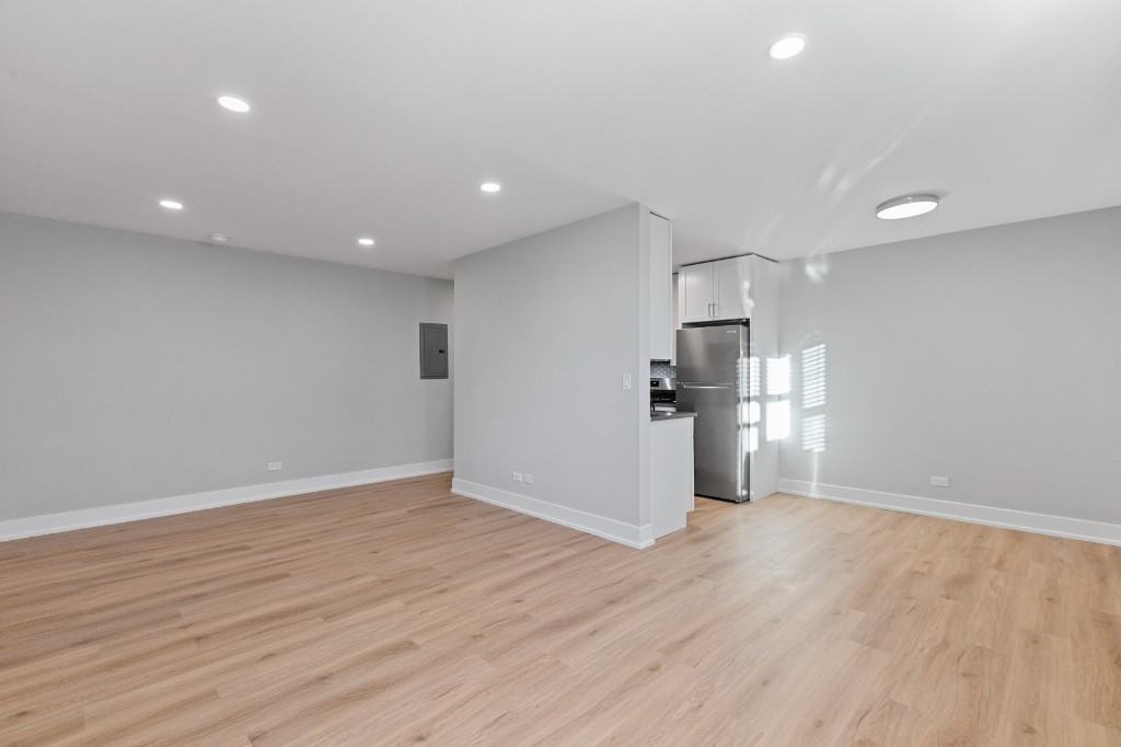 530 W Aldine Ave #210 - Photo 5 of 12