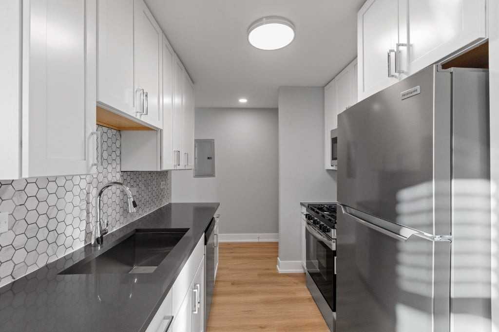 530 W Aldine Ave #406 - Photo 7 of 11