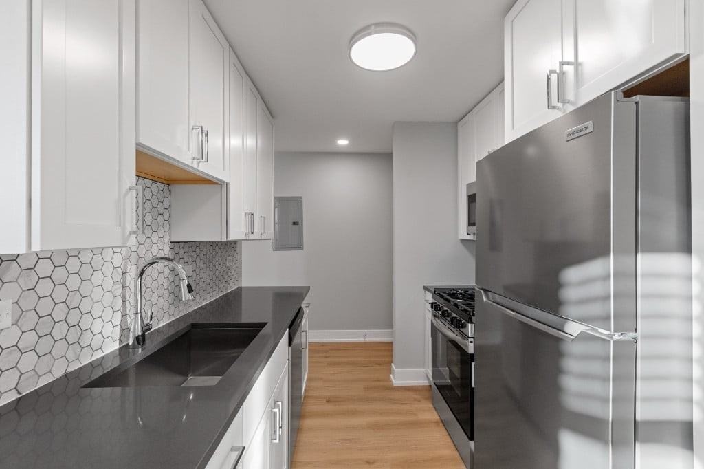 530 W Aldine Ave #206 - Photo 7 of 11