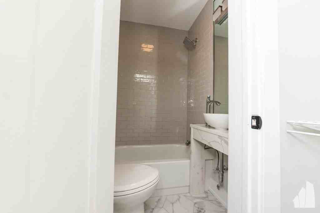 505 W Belmont Ave #3J - Photo 6 of 12