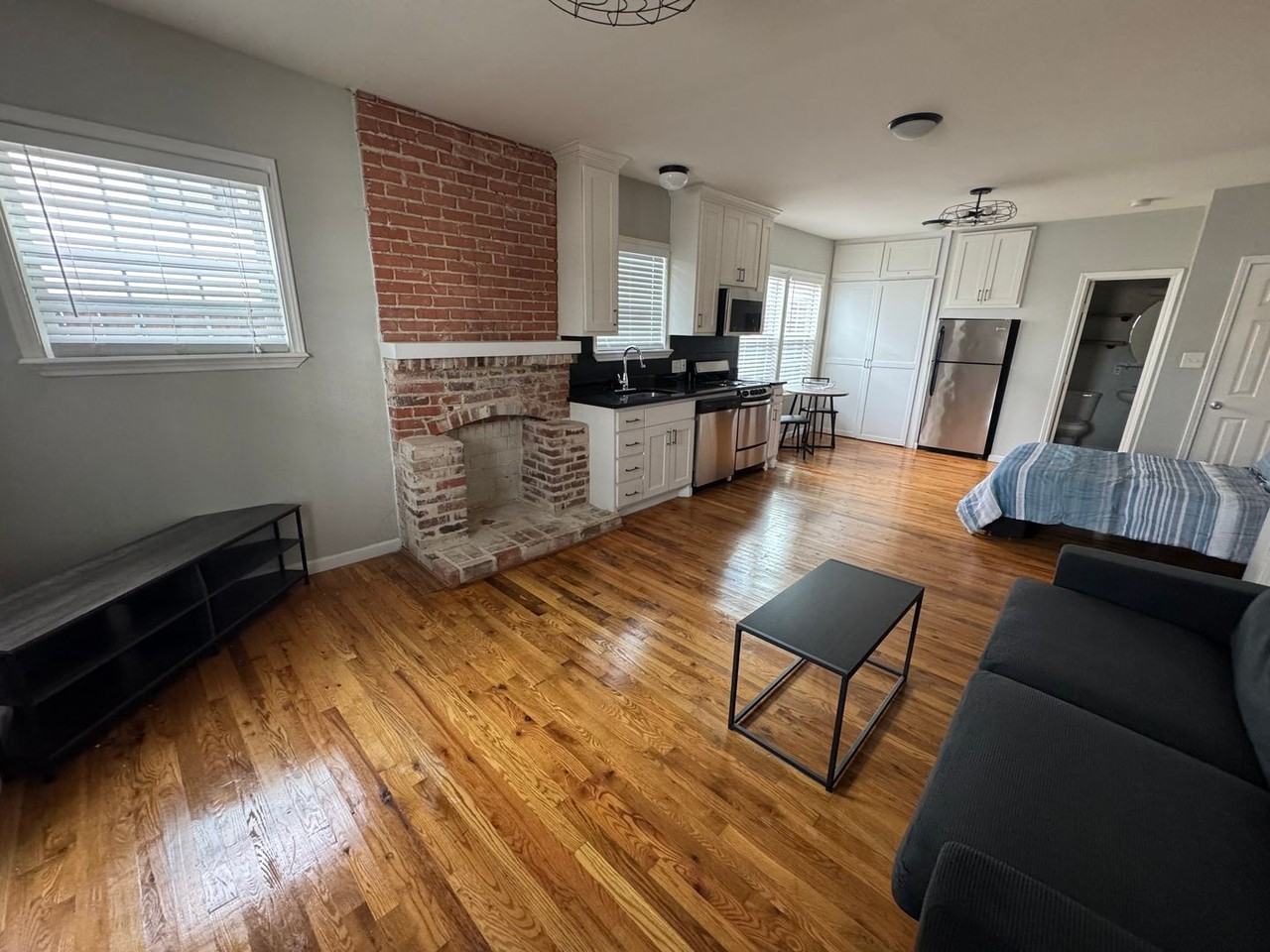 811 May - Photo 2 of 19
