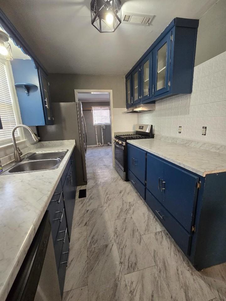 405 N 11th St - Photo 3 of 8