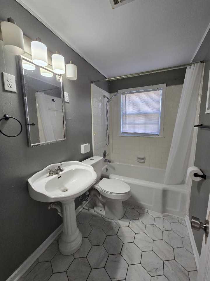 405 N 11th St - Photo 5 of 8