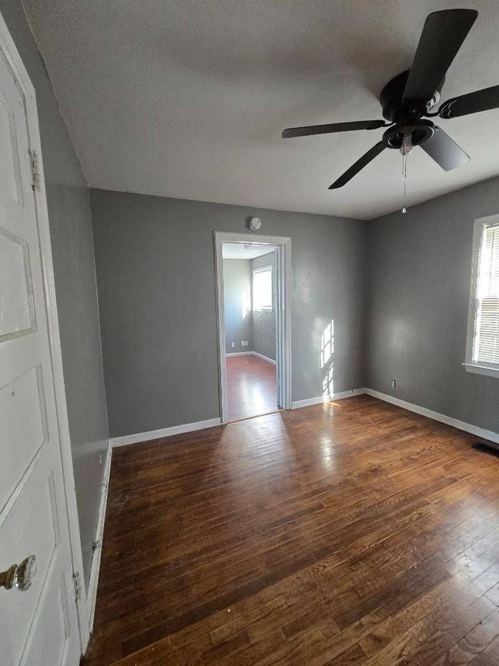 405 N 11th St - Photo 7 of 8