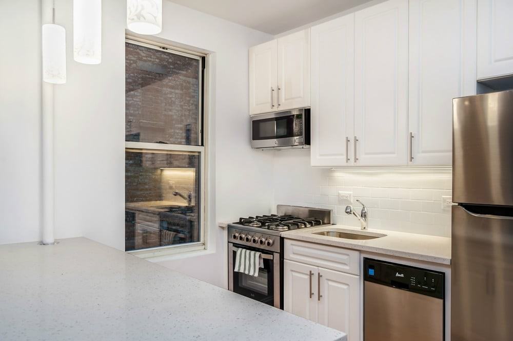 233 W 21st St #3B - Photo 7 of 8