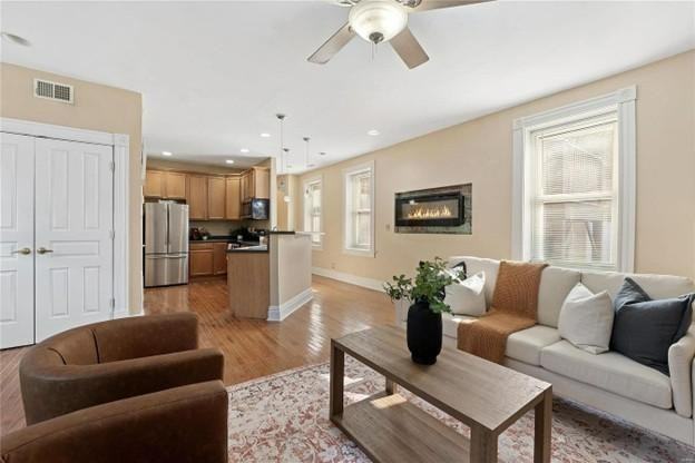 1924 Geyer Ave - Photo 4 of 15