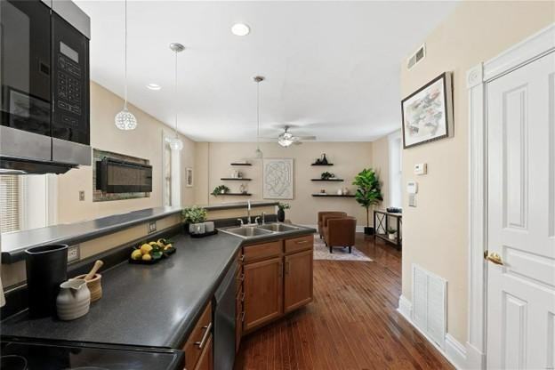 1924 Geyer Ave - Photo 6 of 15