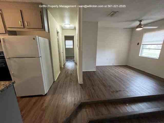 1107 Calvary St - Photo 7 of 20