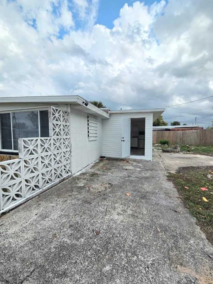 2289 Dallas St - Photo 2 of 2