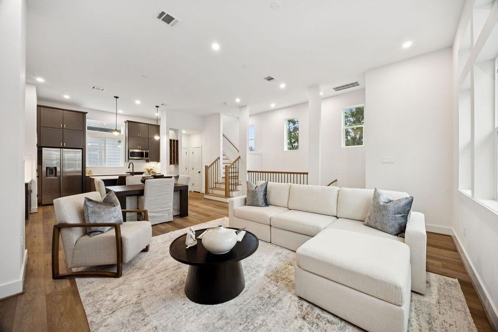 1715 Mary St - Photo 3 of 20