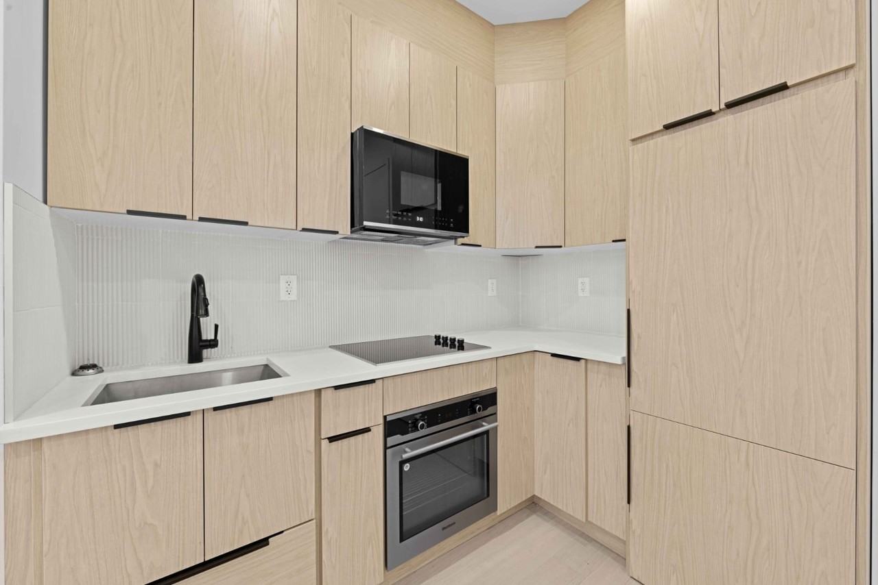 426 7th Ave #5 - Photo 5 of 7