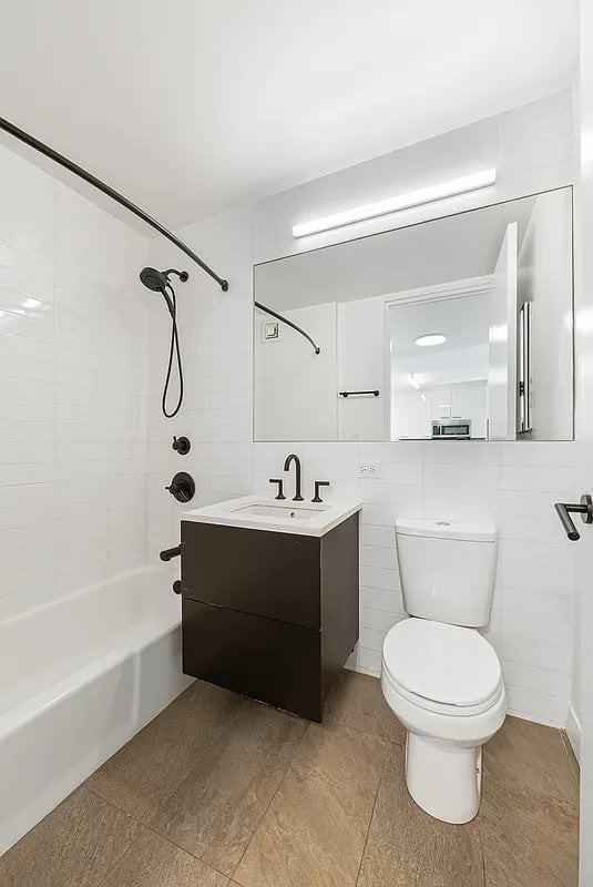 250 E Houston St #7D - Photo 3 of 17