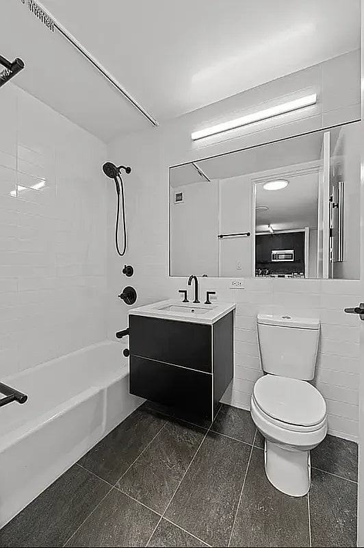 250 E Houston St #7D - Photo 5 of 17