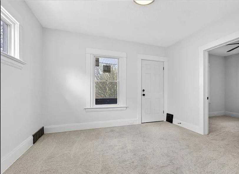 9418 Parkview Ave - Photo 3 of 12