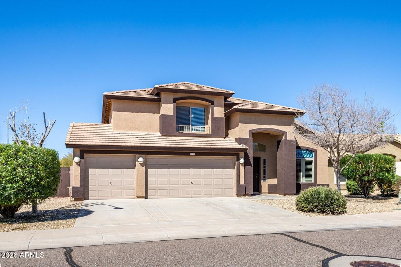 1776 S 156th Ln - Photo 5 of 47