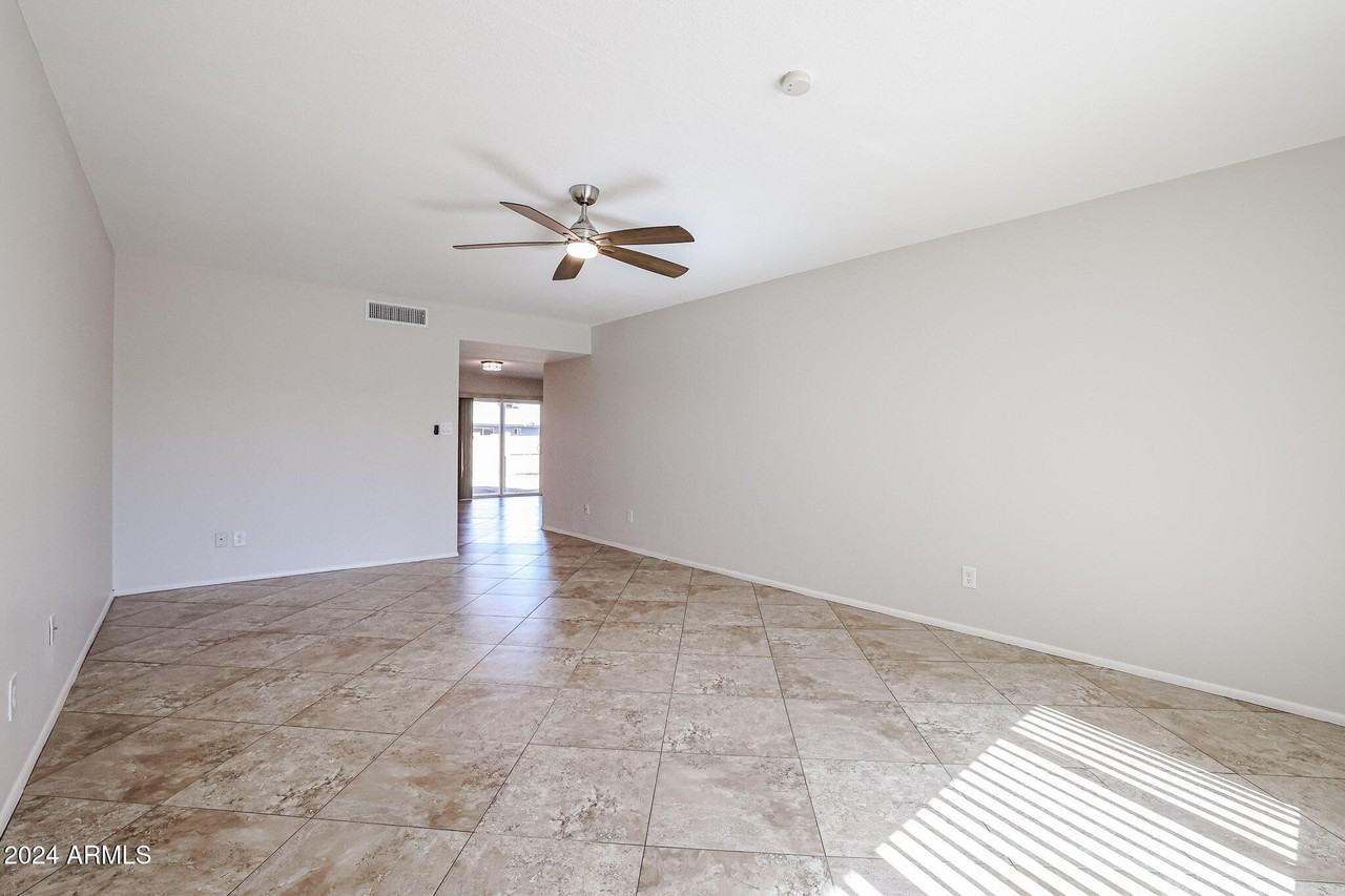 1604 E Verlea Dr - Photo 3 of 30