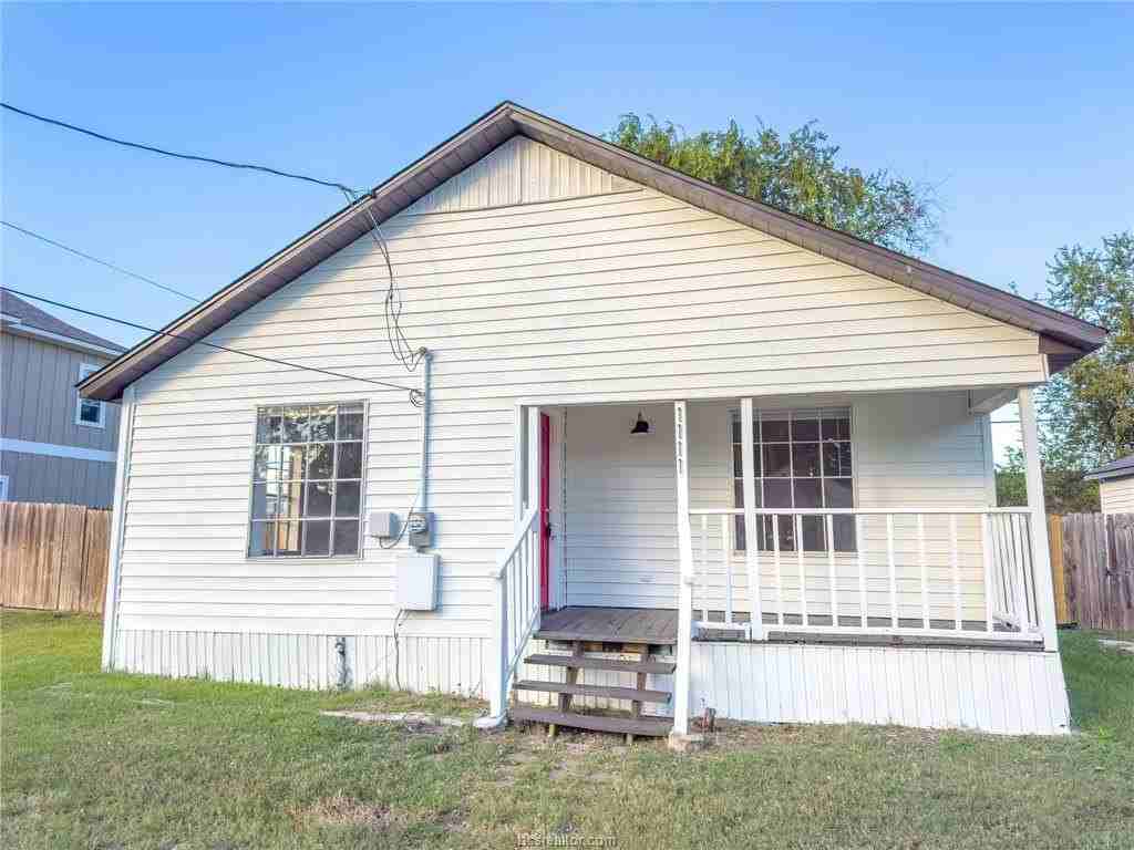 1111 Georgia St - Photo 2 of 18