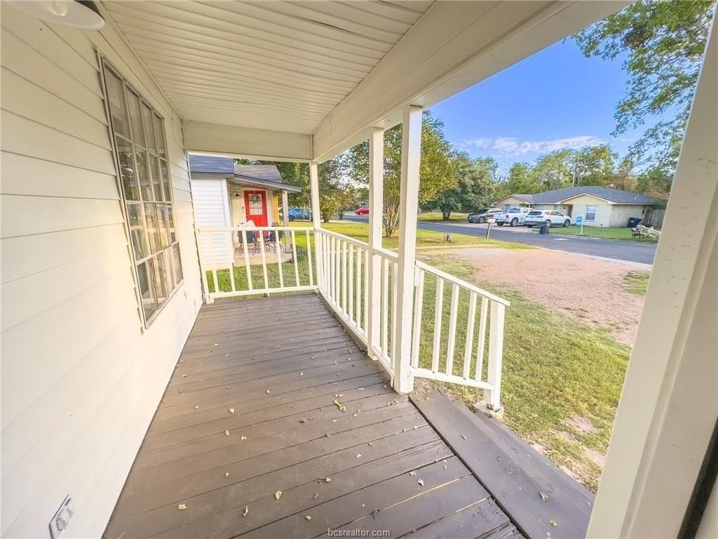 1111 Georgia St - Photo 3 of 18