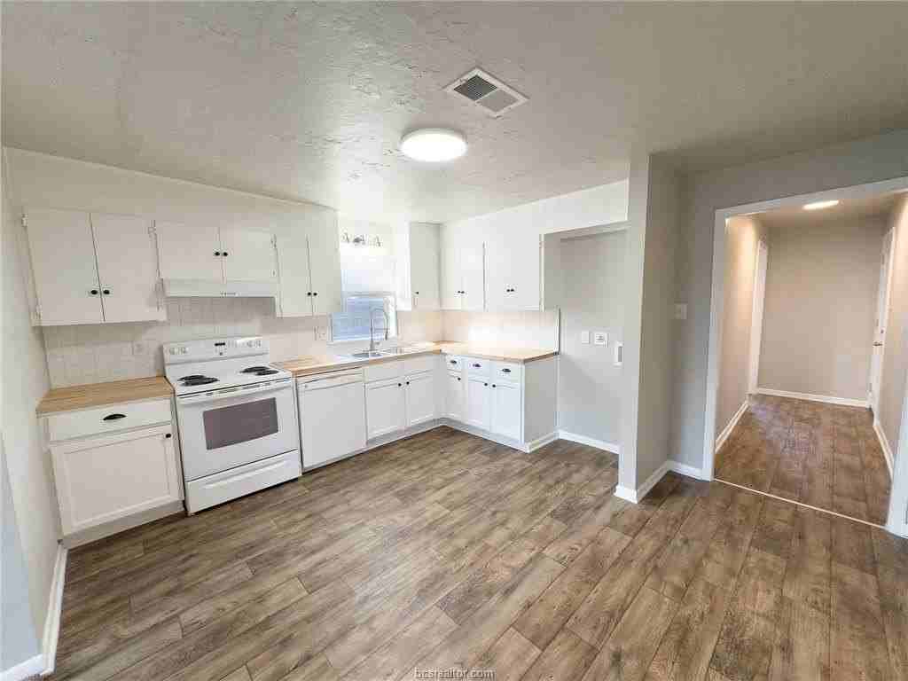 1111 Georgia St - Photo 7 of 18