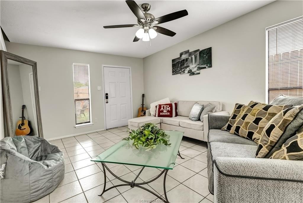 1520 Hawk Tree Dr #A - Photo 4 of 15