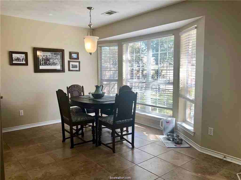 1504 Kernstown Ln - Photo 4 of 20