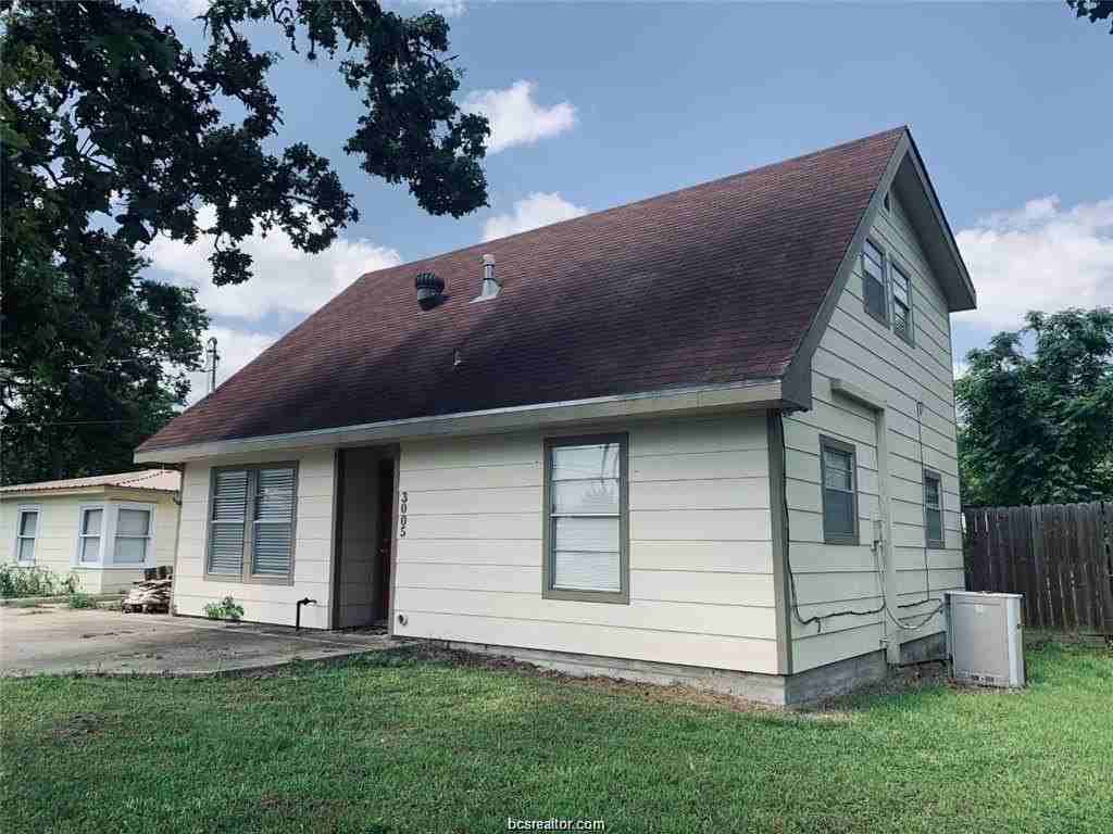 3005 1st St - Photo 2 of 18