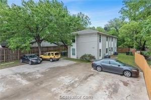 featured image of 305 Ehlinger Dr Apt C #Apt C