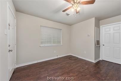 305 Ehlinger Dr Apt C - Photo 6 of 11