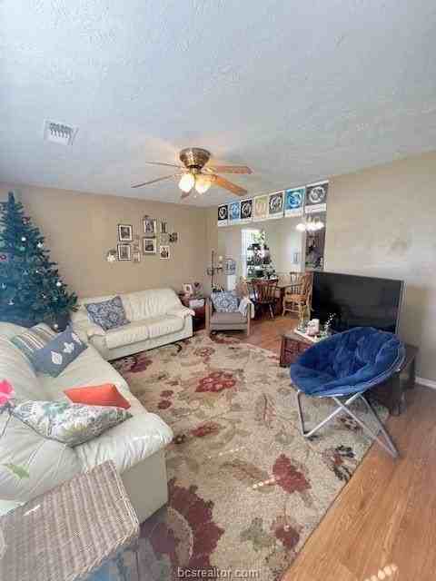 1814 Woodsman Dr Unit A - Photo 3 of 17