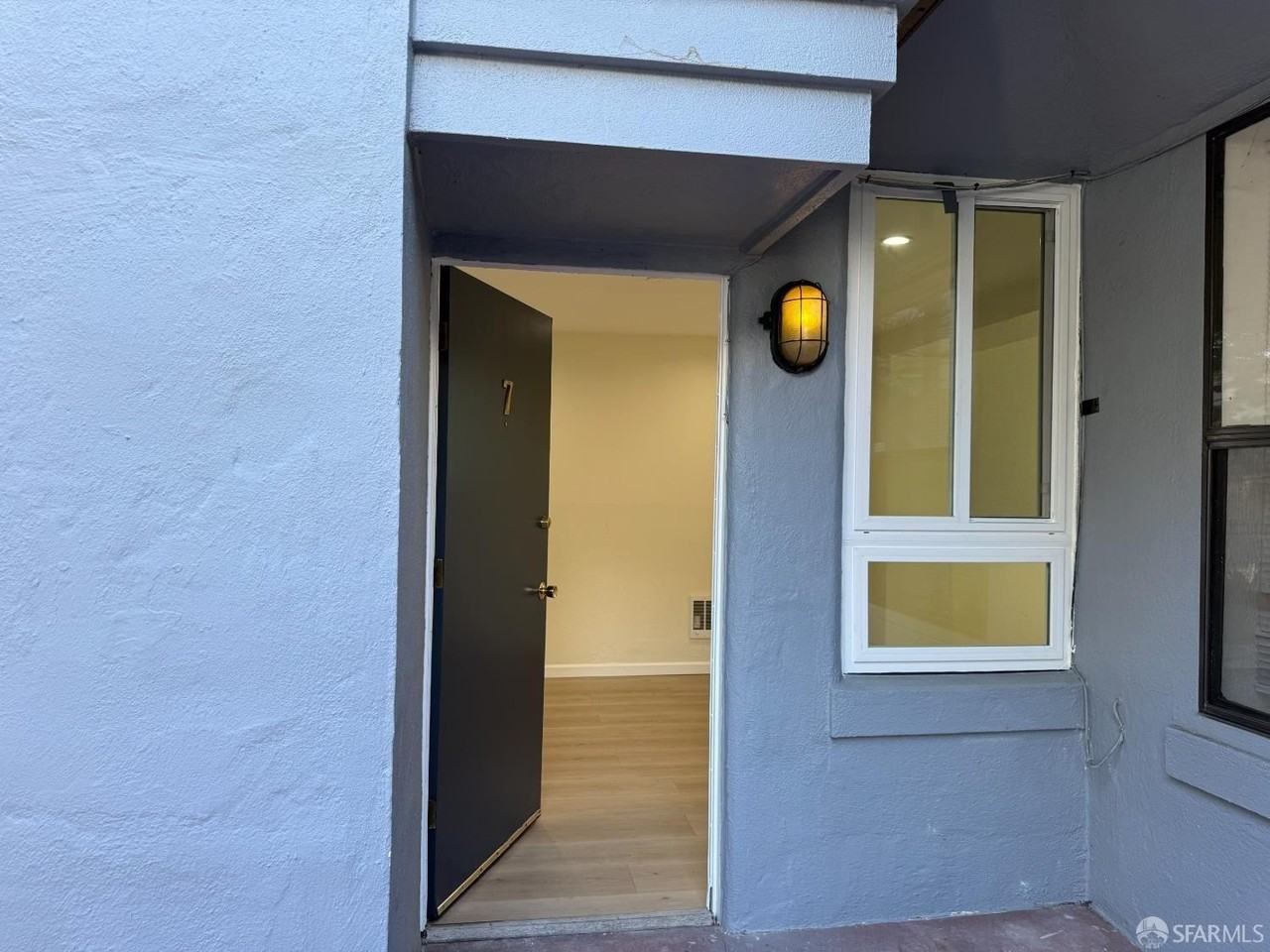 258 Dorland St - Photo 4 of 23