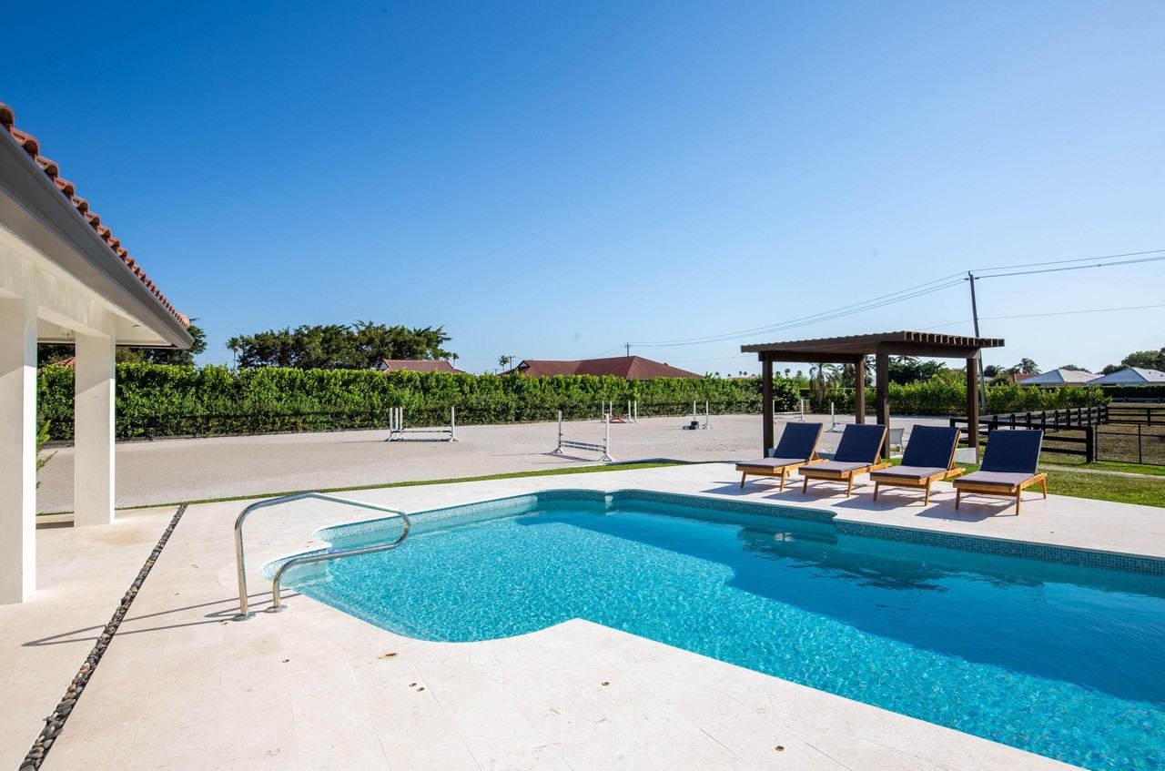 2184 Appaloosa Trl - Photo 2 of 41