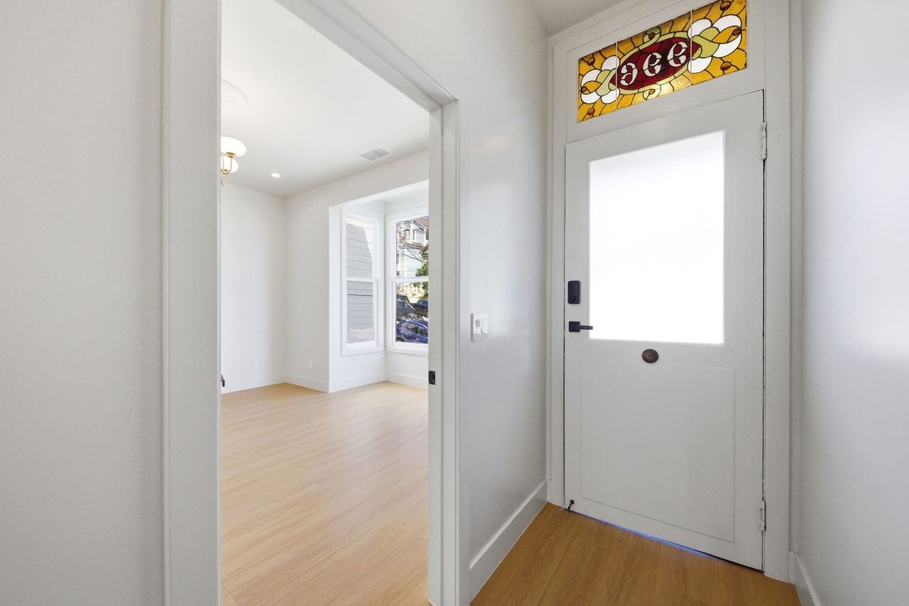 996 Noe St #1 - Photo 6 of 35