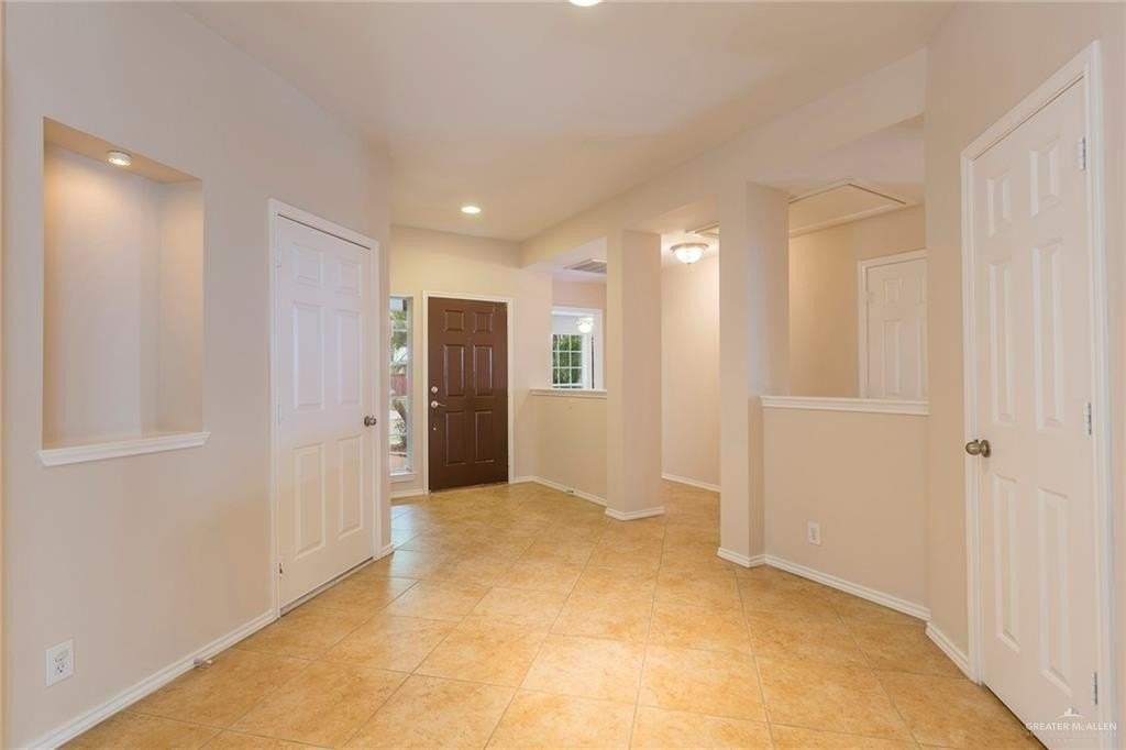 4202 Santa Marina St - Photo 2 of 13