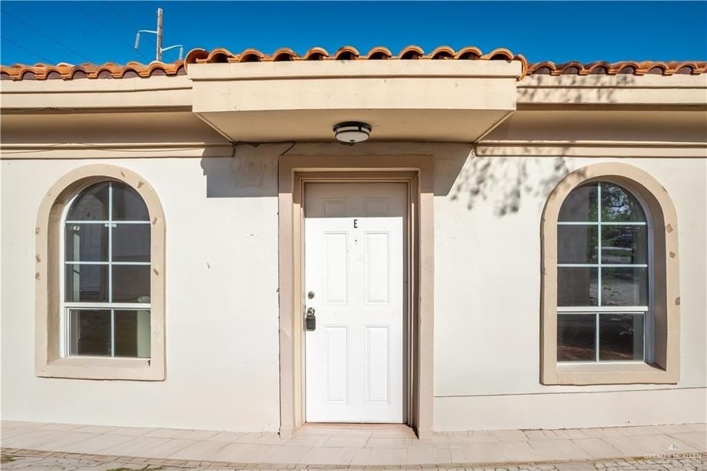 604 Buena Vista Dr Apt E - Photo 3 of 20