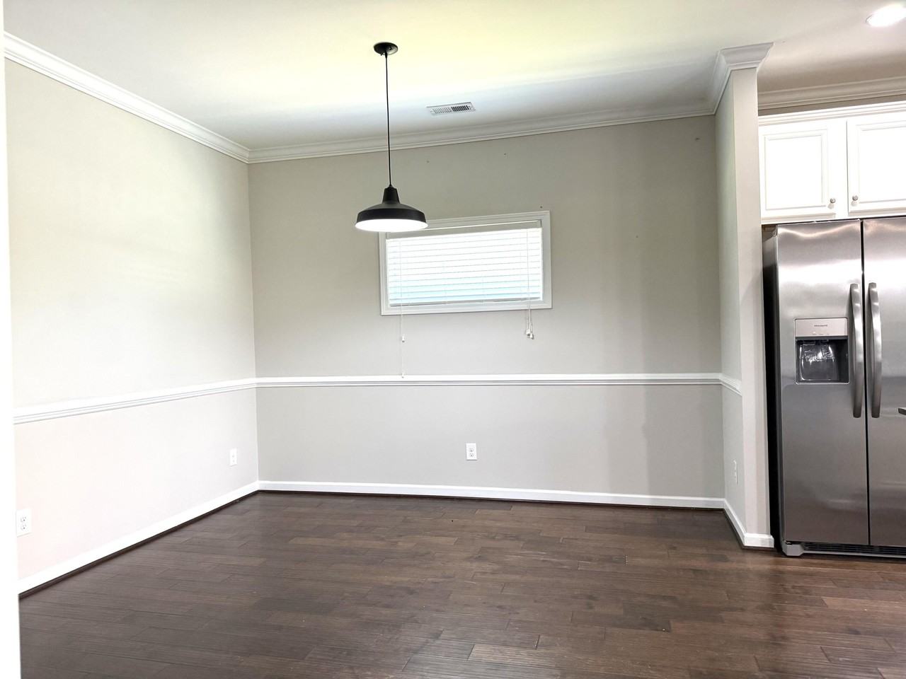 208 Tulip Dr - Photo 5 of 17