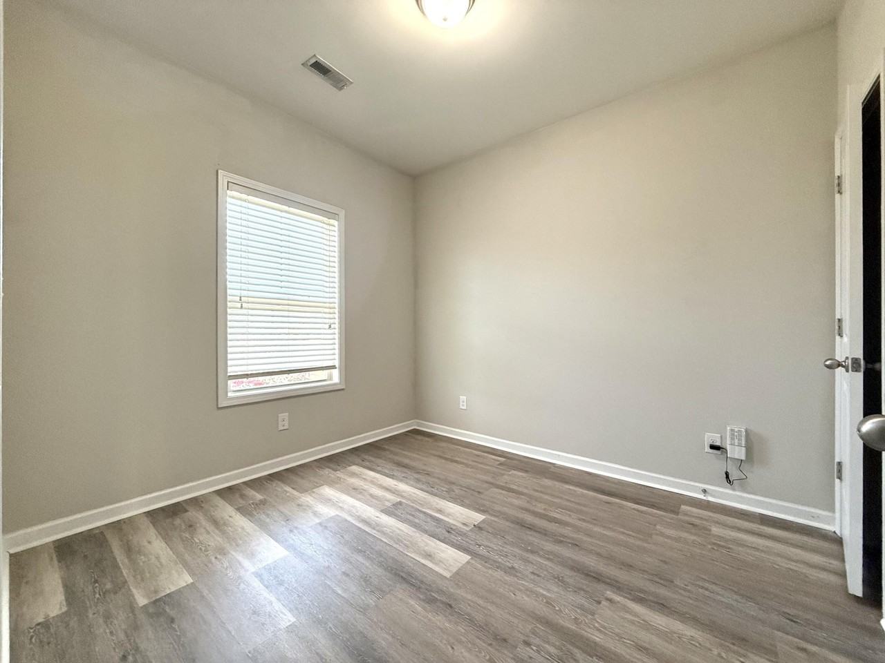 208 Tulip Dr - Photo 6 of 17