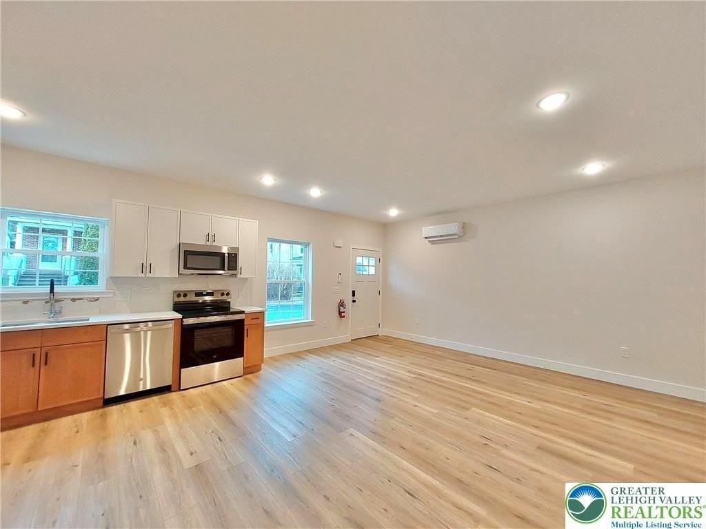 635 Line St Unit A - Photo 3 of 10