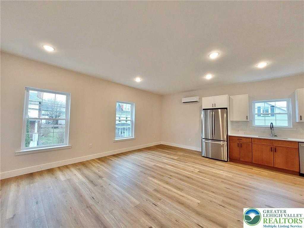 635 Line St Unit B - Photo 4 of 9