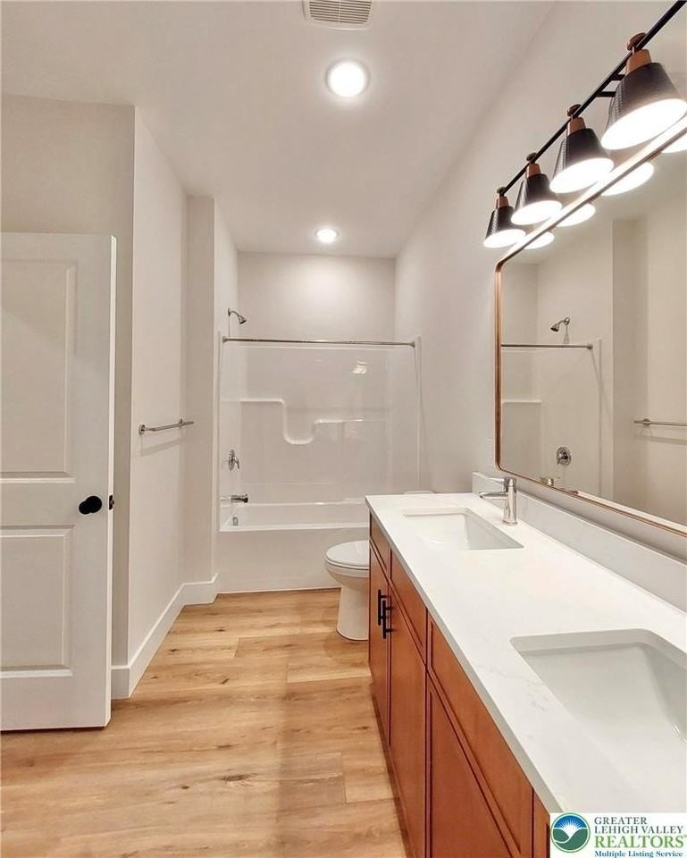 635 Line St Unit B - Photo 5 of 9