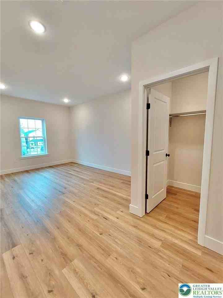 635 Line St Unit B - Photo 6 of 9