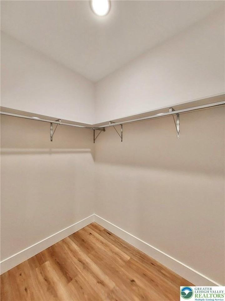 635 Line St Unit B - Photo 7 of 9