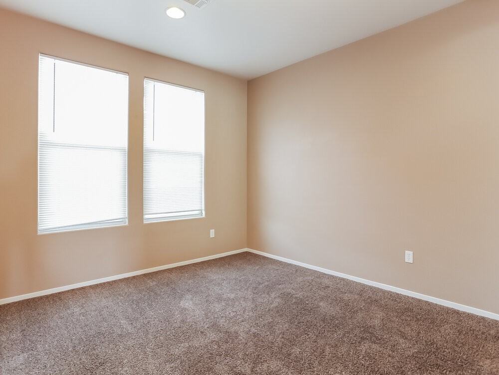 1021 Equator Ave - Photo 5 of 13