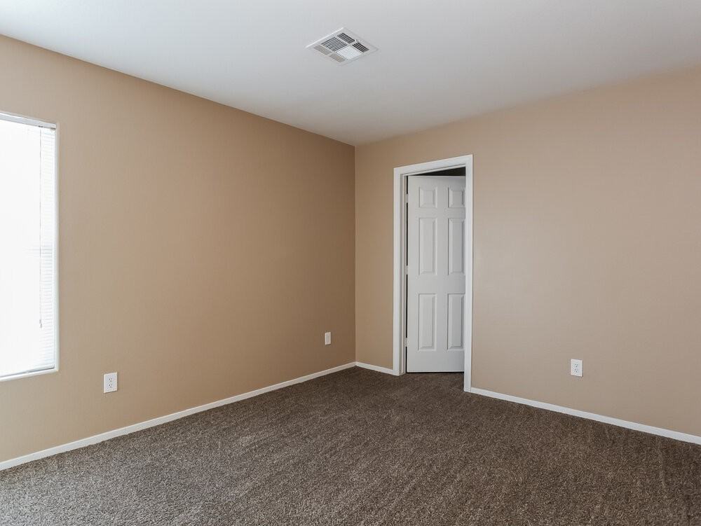 1021 Equator Ave - Photo 6 of 13